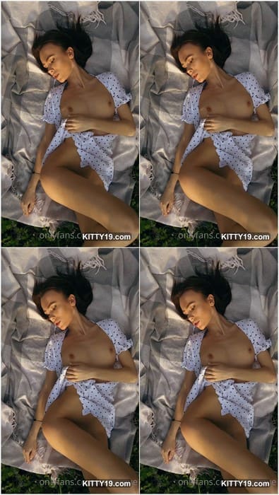 Estasique leaked video on nature with naked boobs and clean mouth. She is ready for blowjob! Download it free.