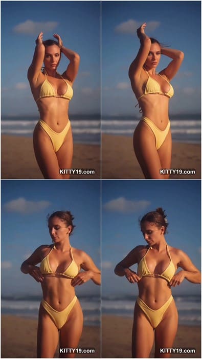 Negors sexy bikini posing and cameltoe pussy view. She have incredible tight pussy and fit body! Download video and lick her ass!