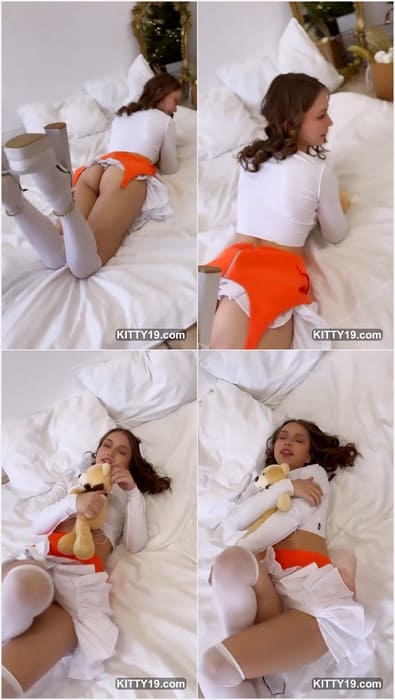 Dia Miller leaked video with sexy white lingerie posing. She is young and legal teenager. Download now and check her pussy.