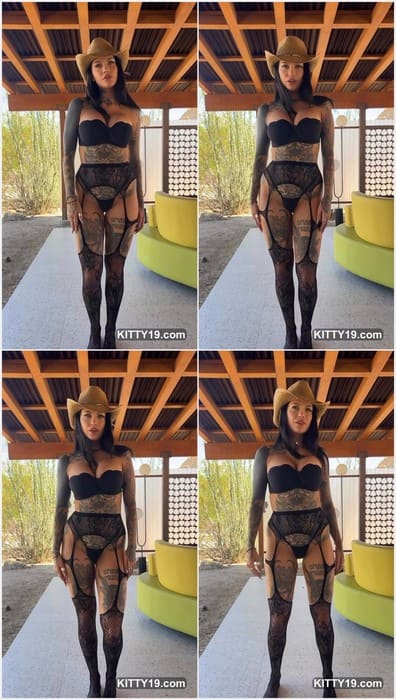 Verenag nude swag model with adorable pussy and legs. Her tattoo body amazing! Download now and enjoy.