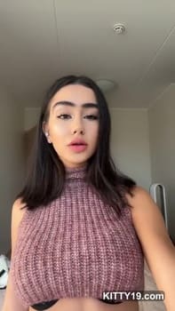 Sajjal Hussain boobs