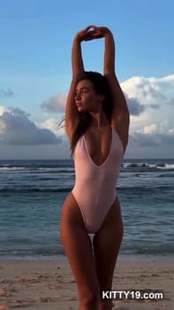 Alina Zhytielieva naked