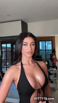 Shayna Caresse topless