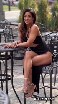 ALI LEE hot